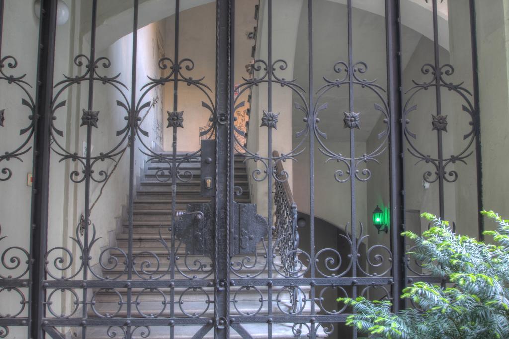 Lavender Circus Hostel, Doubles & Ensuites Будапеща Екстериор снимка